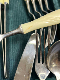 Набор столовых приборов из нерж. стали в кофре. Вилки и ножи с карболит ручками. Цена за 24пр. Картинка 5